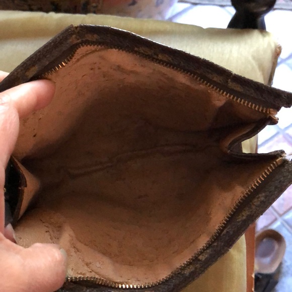 Vintage Louis Vuitton cosmetic case - Picture 5 of 8